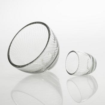 Gunnel Nyman, vaser, 2 st, modell "GN 2" och "GN 4". Signerad G. N. Nuutajärvi Notsjö -51.