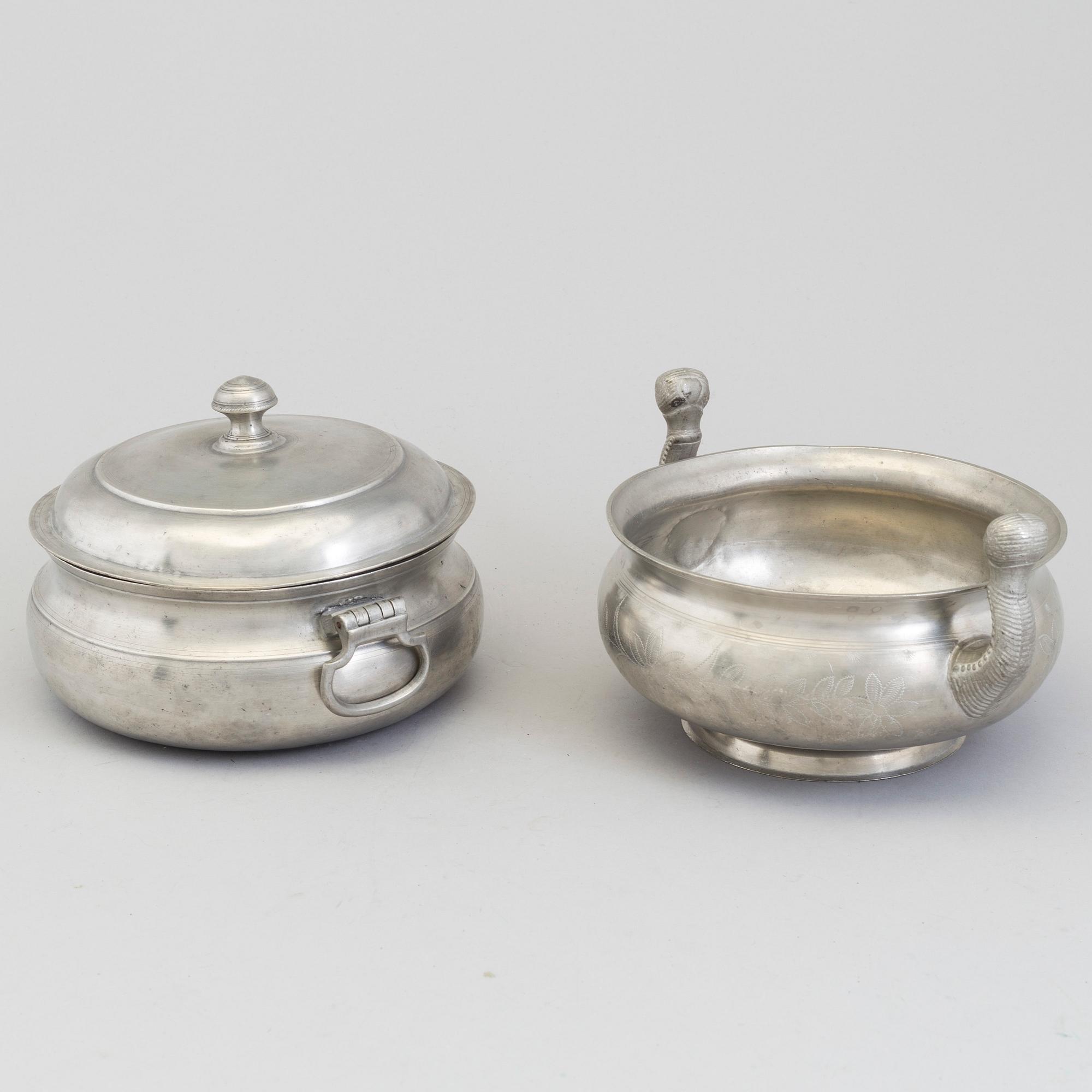 GRÖTSKÅL OCH KALLSKÅL, tenn, 1800-tal.