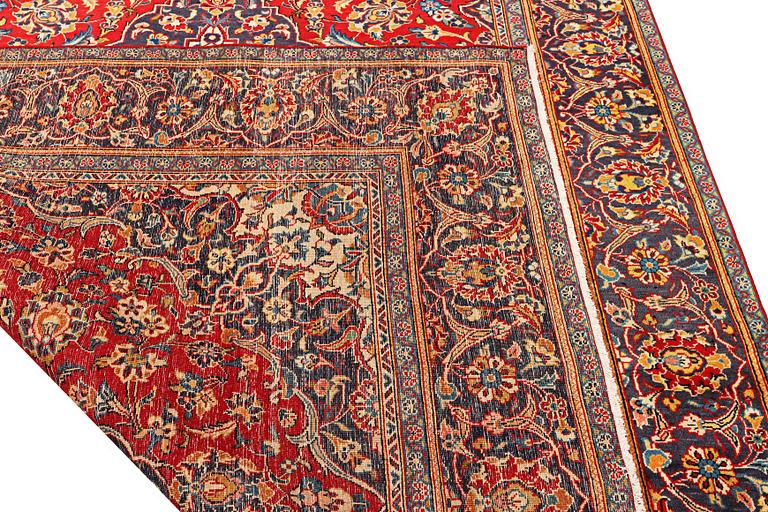A Kashan carpet, c. 300 x 195 cm.