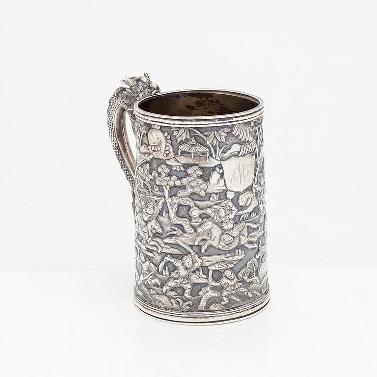 A Chinese export silver battle scene mug, retailer Leeching, latter half of the 19th century.