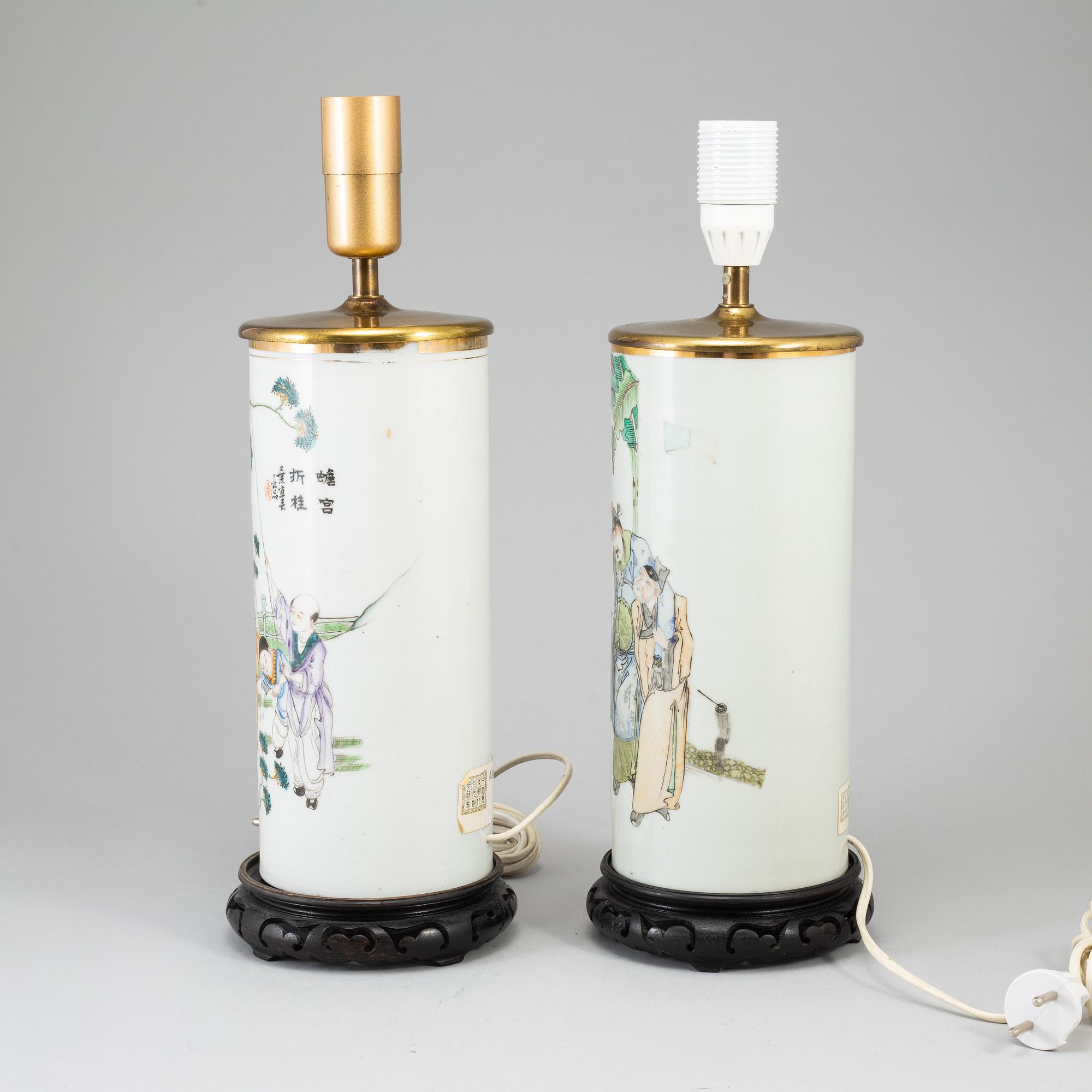 Two Chinese famille rose hat stands turned into table lamps, 20th century.