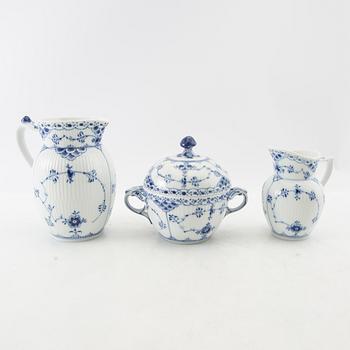 Royal Copenhagen, servis, 92 delar, "Musselmalet halvblonde" , Royal Copenhagen, Danmark.