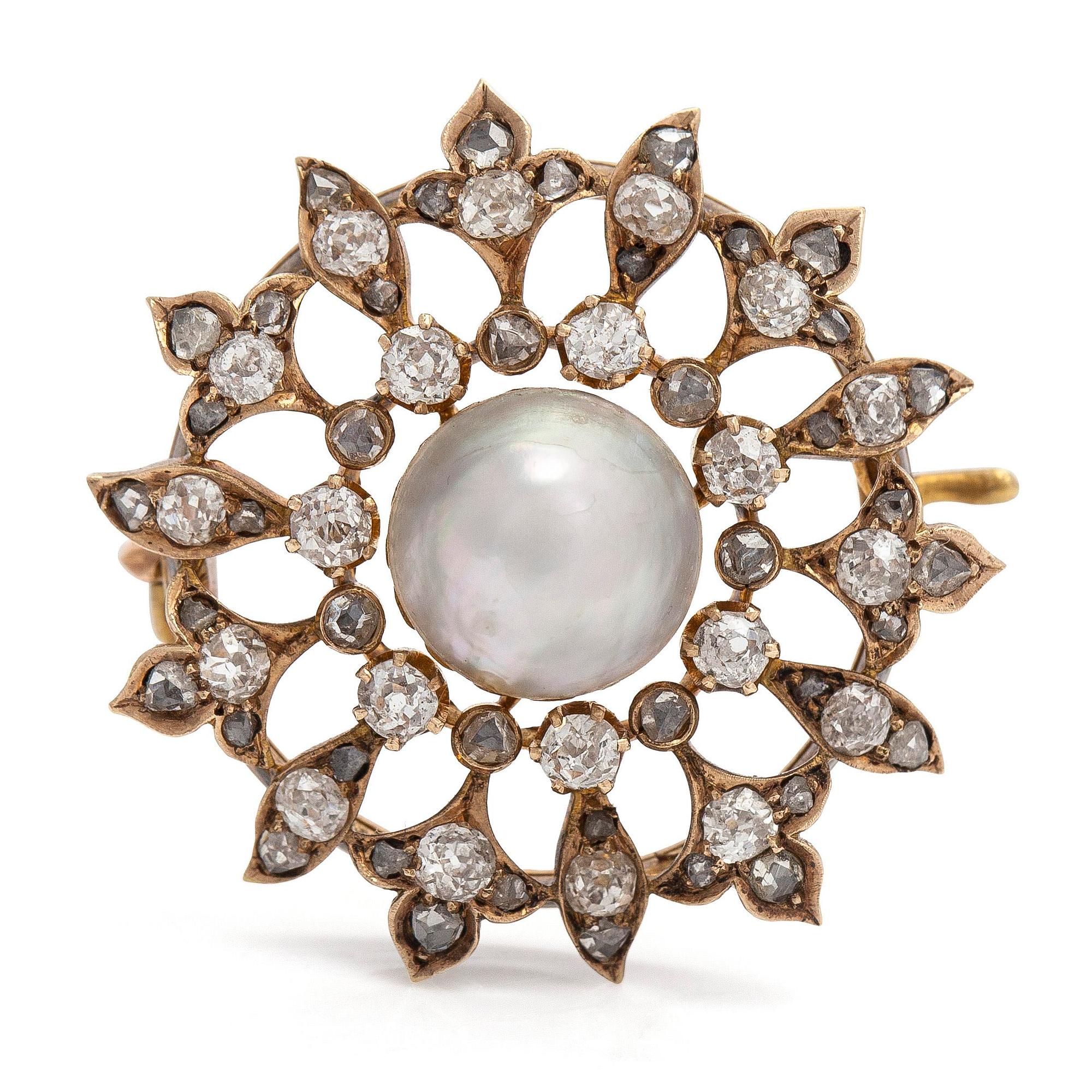Brosch, 14K guld med gammal- och rosenslipade diamanter samt odlad pärla, Ryssland.