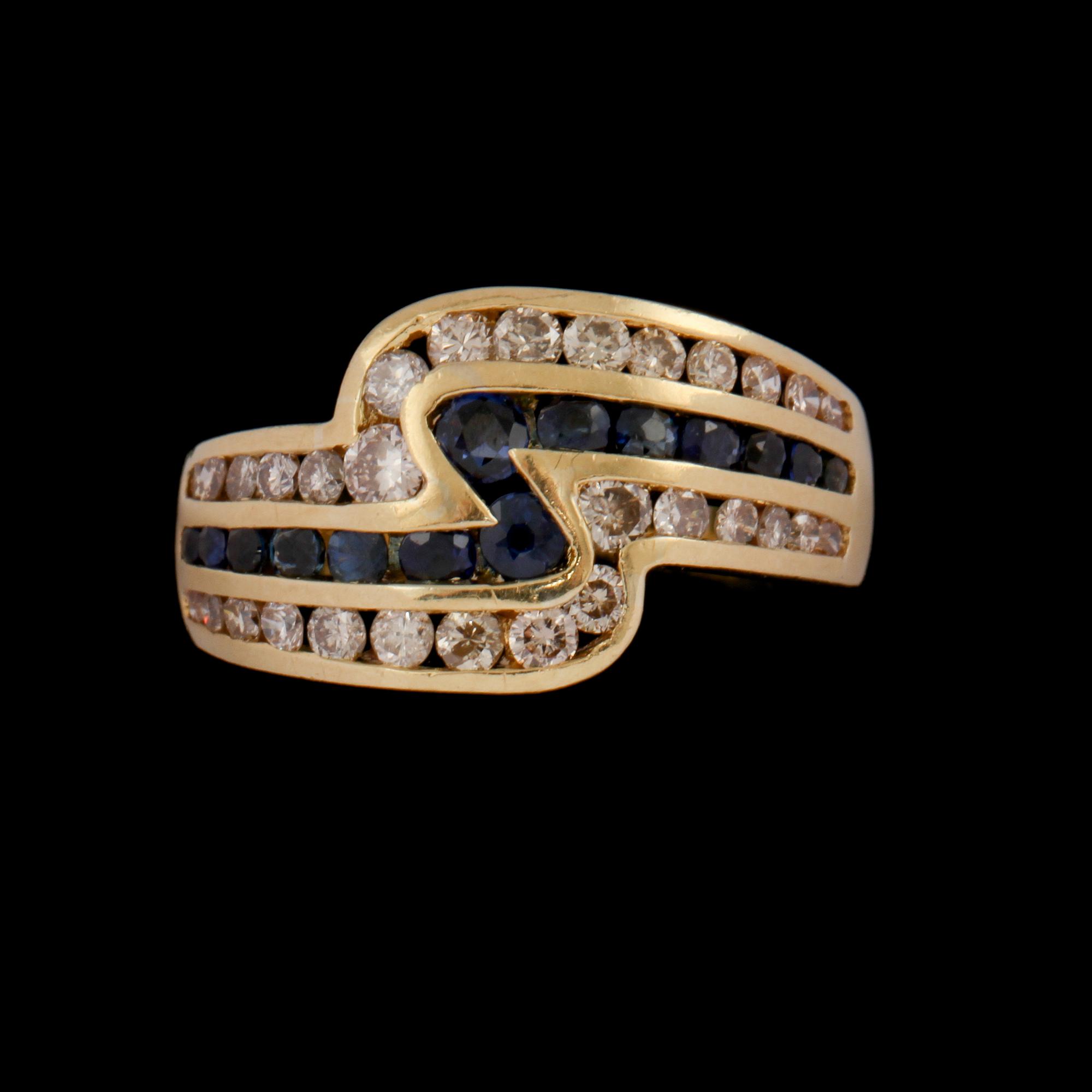 RING, 18k guld med blå safirer, 1.65 ct samt briljantslipade diamanter, 0.93 ct. Vikt 5 g.