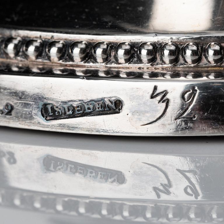 Anders Isleben, kandelabrar för tre ljus, ett par, silver, Norrköping 1793. Gustavianska.
