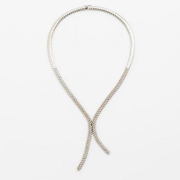 Collier 18K vitguld med briljantslipade  diamanter.