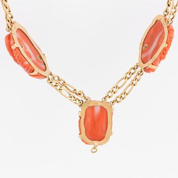 NECKLACE, 18k gold with 6 engraved corals and 20 coral beads. Italian marks.