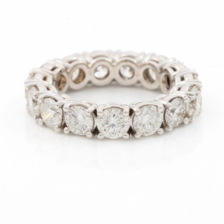 Ring full eternity 18K white gold with brilliant-cut diamonds.