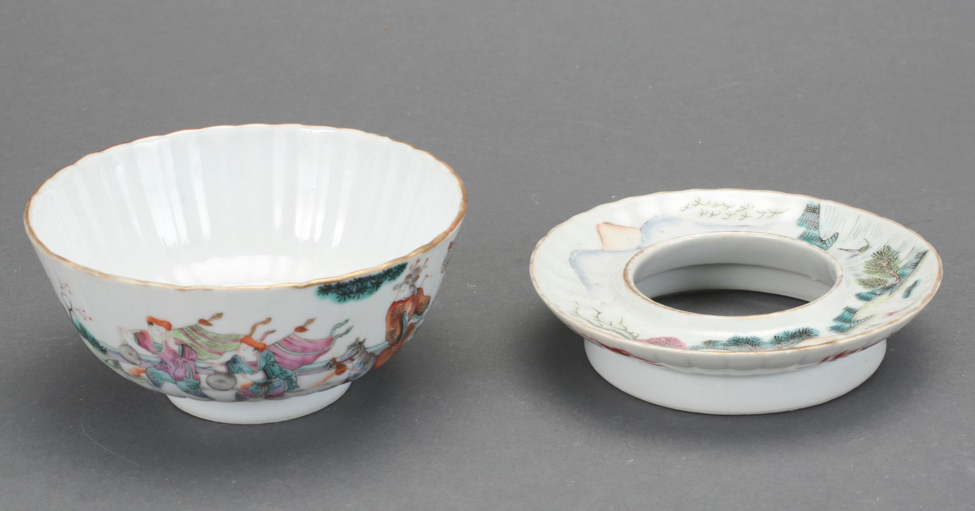 SKÅL PÅ SOCKEL, porslin, 1800-talets slut/1900-talets början.