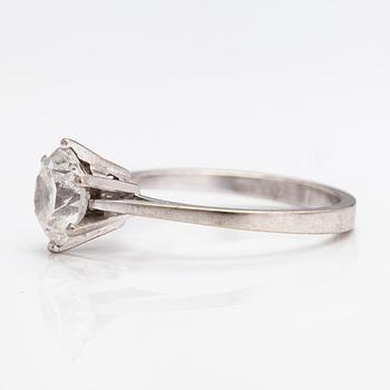 Ring, 18K vitguld och diamant ca 1.58 ct. Med intyg.