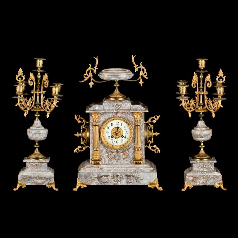 BORDSGARNITYR, 3 delar, Louis XVI-stil, omkring sekelskiftet 1900.