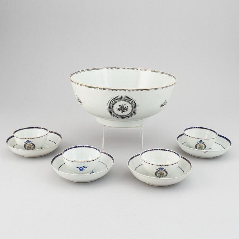 A Chinese Export punch bowl and four cups with stands, Qing dynasty, Jiaqing (1796-1820).