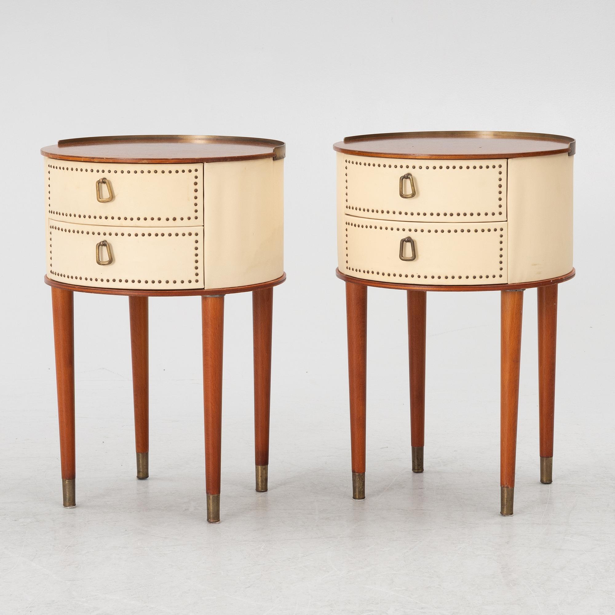 A pair of bedside tables. Halvdan Petterssons möbelfabrik Tibro, mid 20th century.