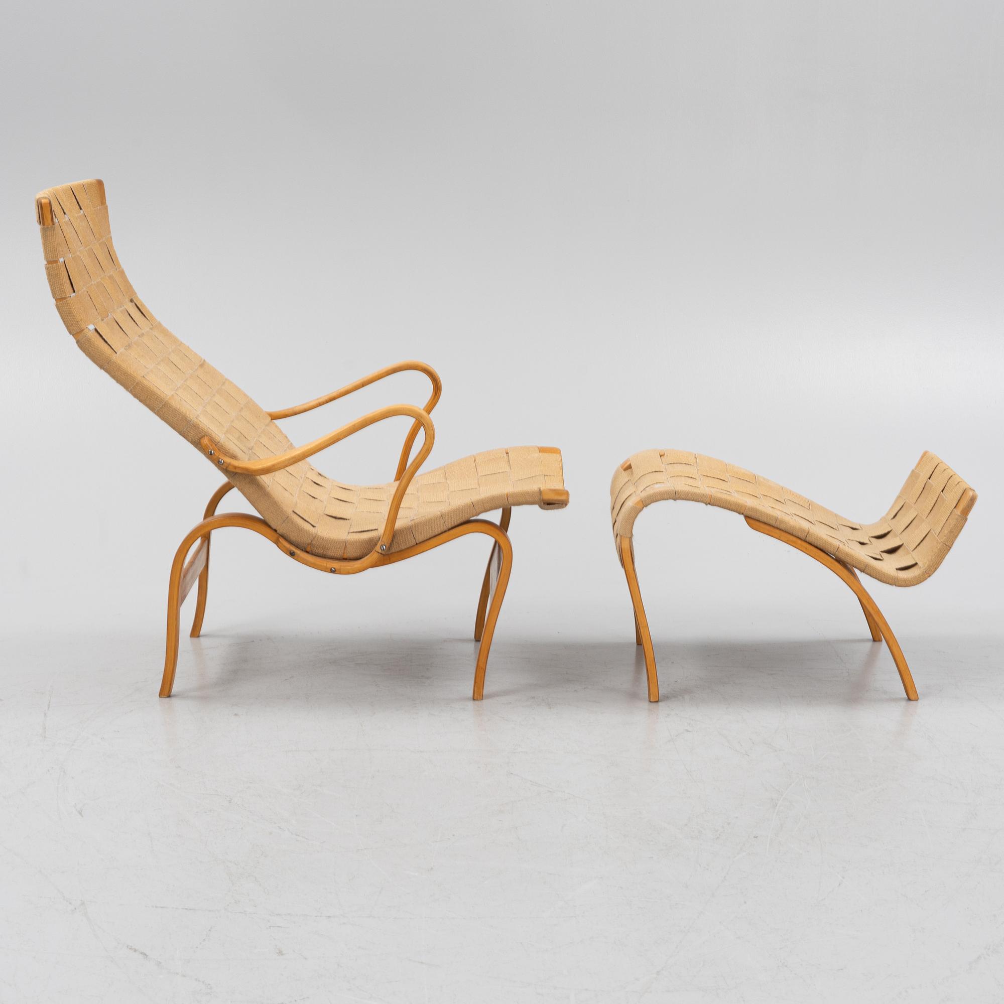 Bruno Mathsson, vilstol med fotpall, "Pernilla", Firma Karl Mathsson, Värnamo, 1940/50-tal.