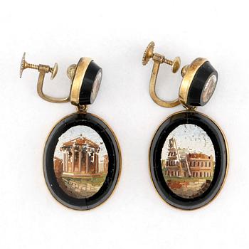 ÖRHÄNGEN, ett par, gulmetall och micromosaik, Italien sent 1800-tal.