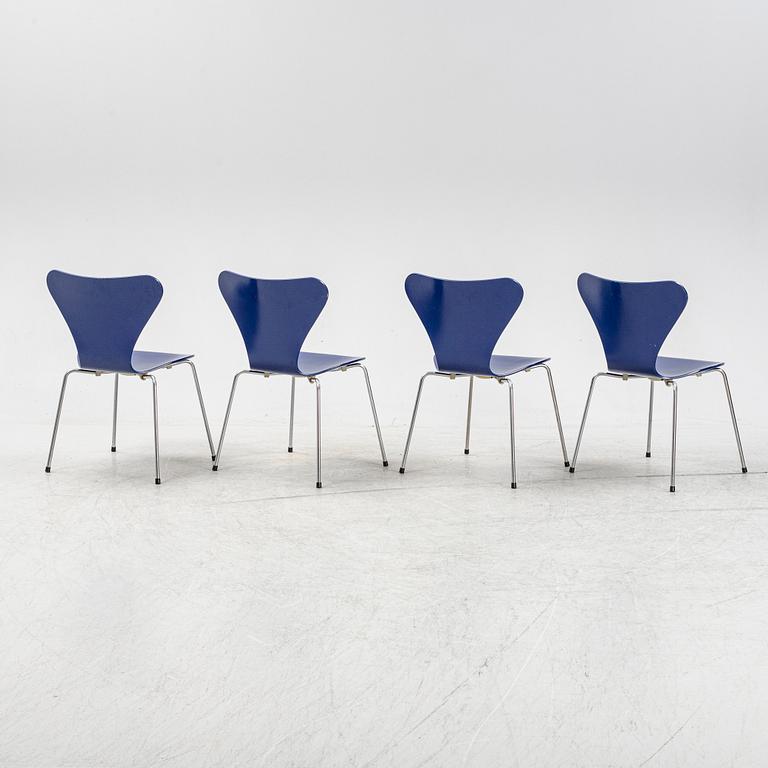 Arne Jacobsen, stolar, 4 st, "Sjuan", Fritz Hansen, Danmark, daterade 1989.