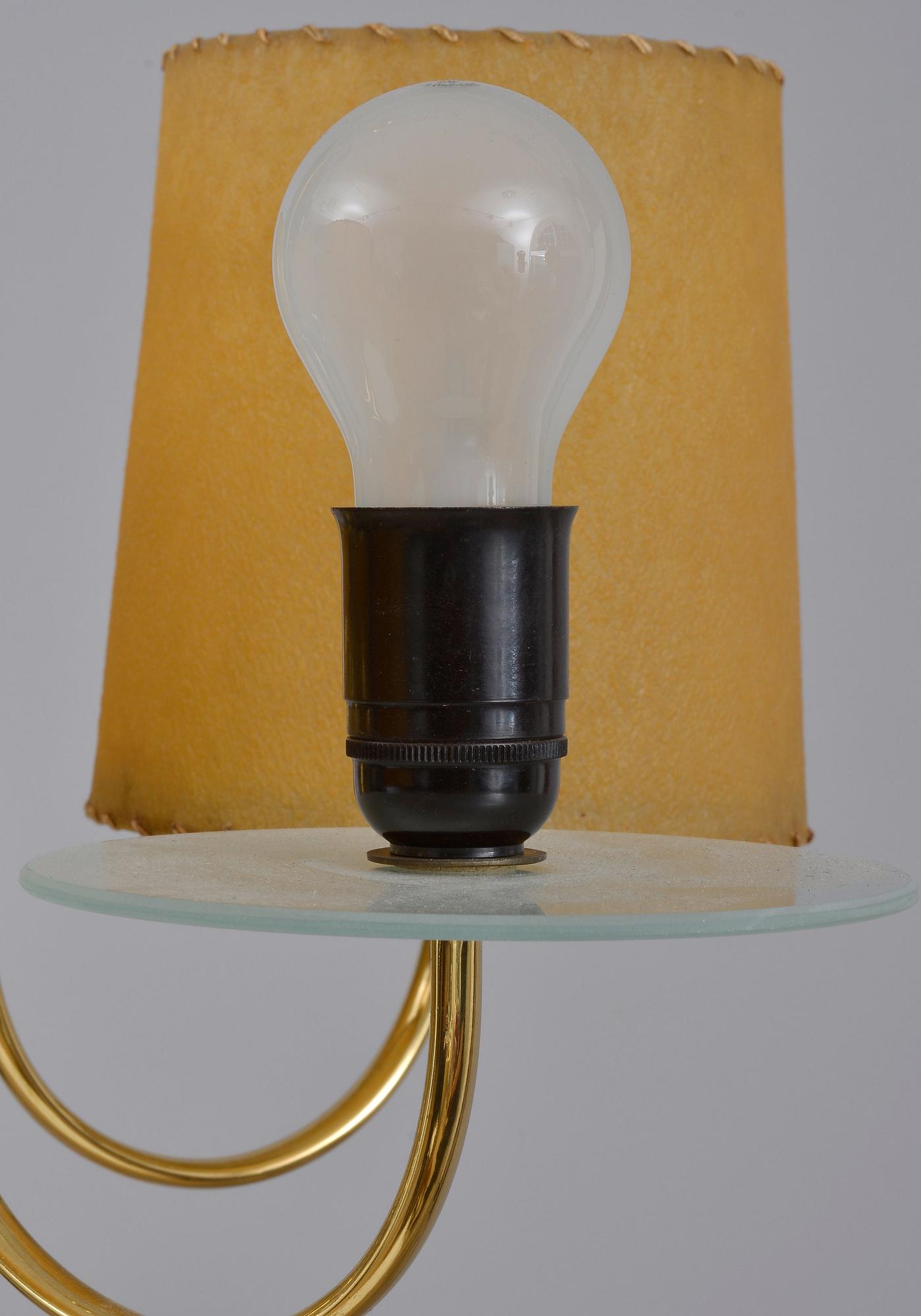 TAKLAMPA, femarmad. Paavo Tynell. Höjd 85 cm.