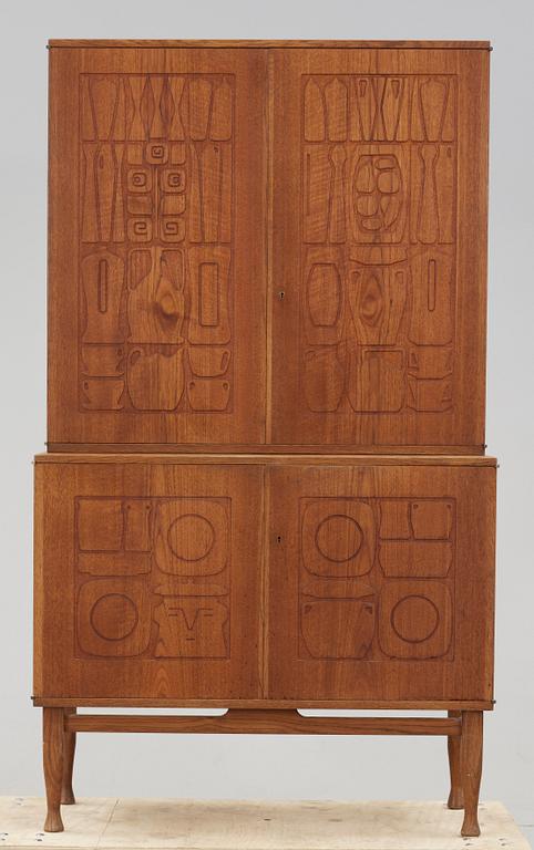 SKÅP, "Krus", Yngve Ekström, Westbergs Möbler AB, Tranås, 1950-tal.