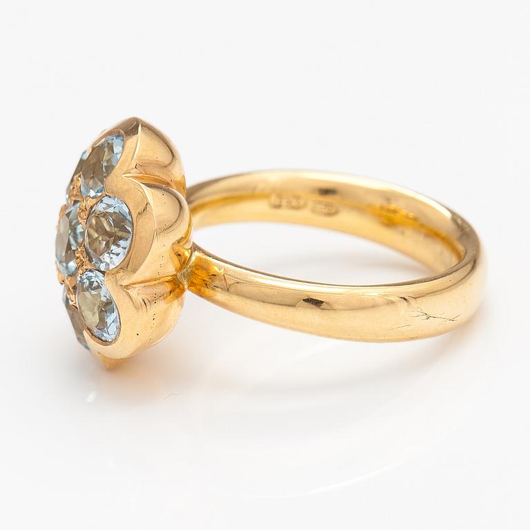 RING "Pepparkaka", 18K guld, topaser. Ofelia Jewelry, Helsingfors.