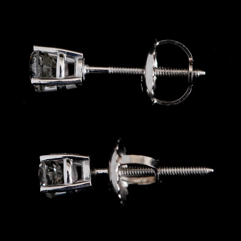 ÖRHÄNGEN, 1 par, 14K vitguld, briljantslipade diamanter tot ca 0.40 ct.