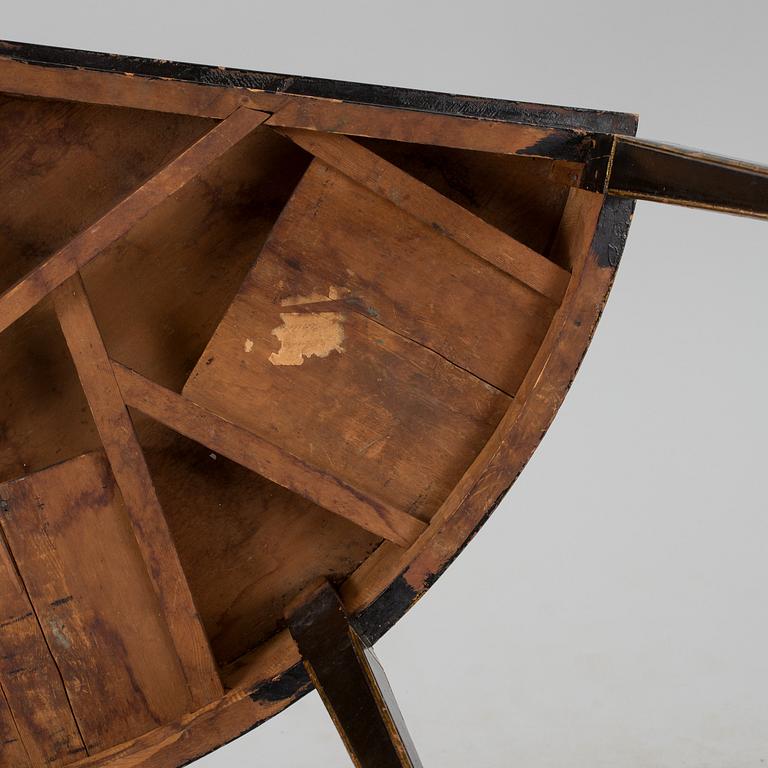 HÖRNBORD, gustavianskt, omkring år 1800.