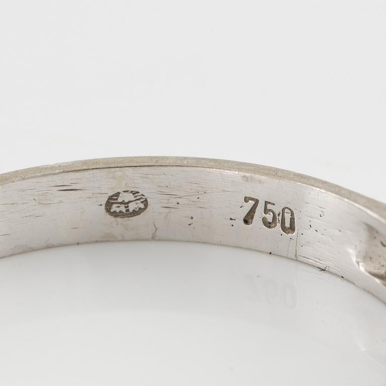 Alliansring 18K vitguld med safirer.