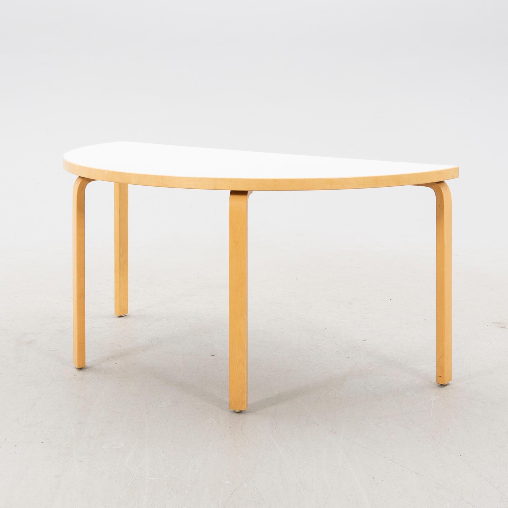 Alvar Aalto,  bord modellnr 95, Finland 2000-tal.