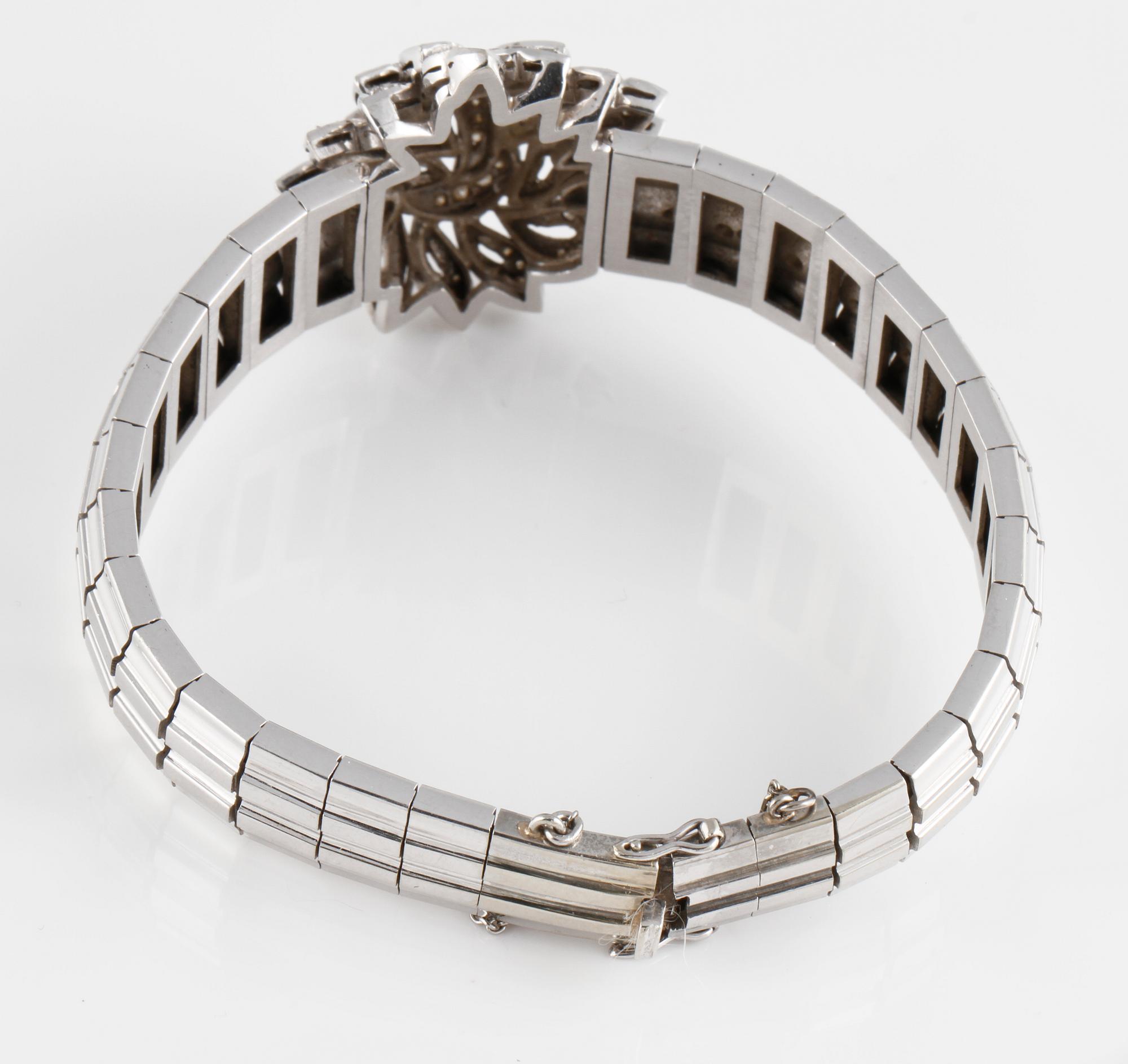 ARMBAND, 18K vitguld med åttkantslipade diamanter. Vikt 47,7 gram.