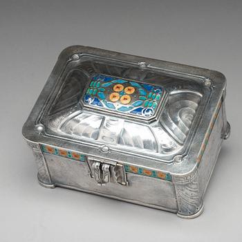 Hugo Lundstedt, a silver and enamel Art Nouveau jewelry casket, Gothenburg 1911.