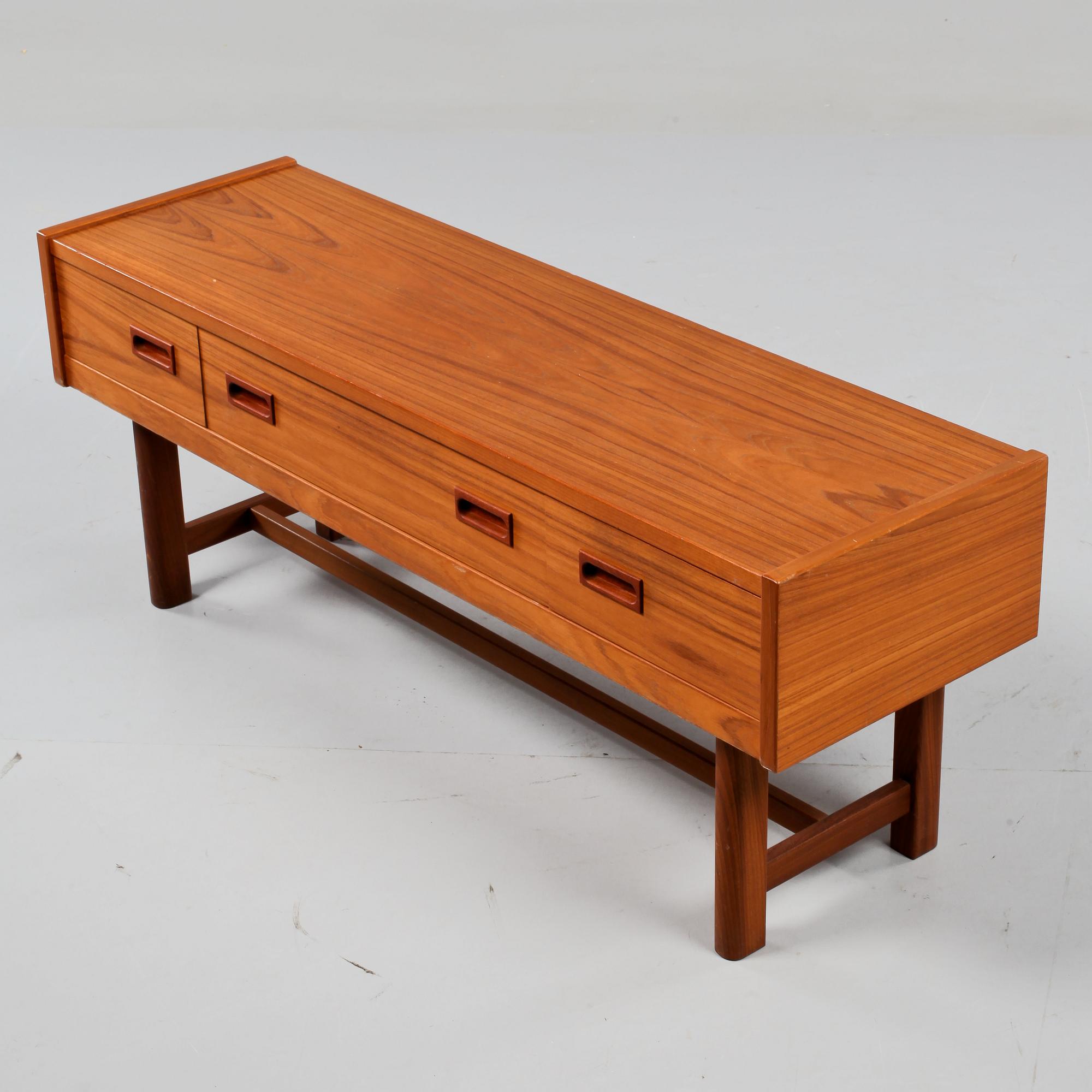 SIDEBOARD, AB Glas och Trä, Hovmantorp, 1900-talets tredje kvartal.