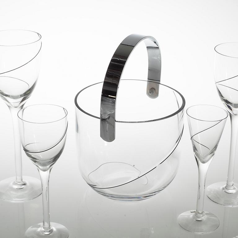 ANNA EHRNER, 109 delar, glas, "Line", Kosta Boda, 1900-talets slut.