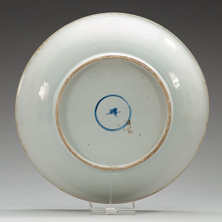 A famille verte dish, Qing dynasty, Kangxi (1662-1722).