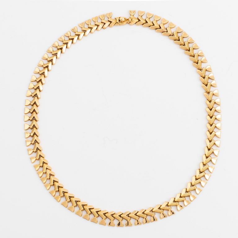 18K gold necklace, Italy.
