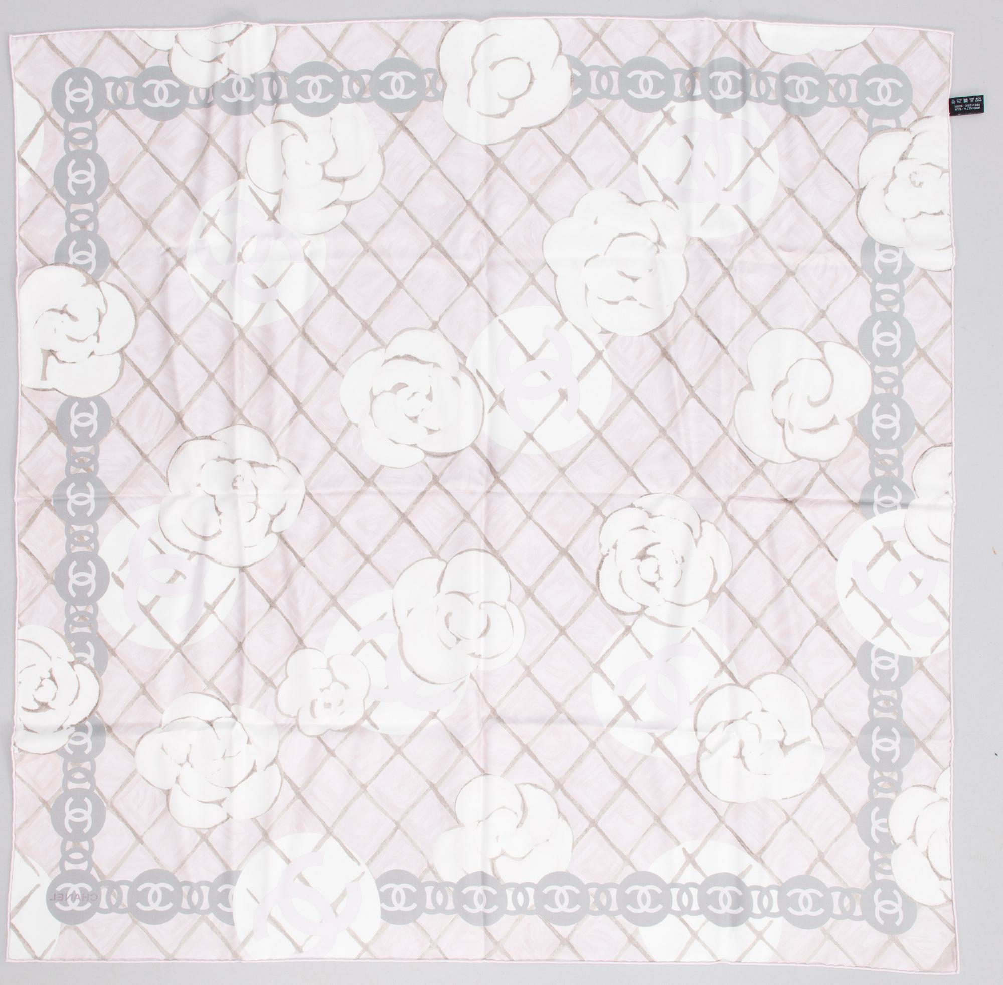 CHANEL, SIDENSCARFAR, 2 st.