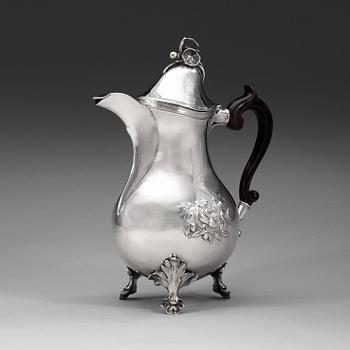 998. A Swedish 18th century silver coffee-pot, marks of Pehr Zethelius, Stockholm 1772.