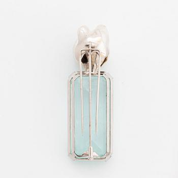 A Tina Karlsson a brooch in 18K white gold set with a large step-cut aquamarine and a cultured pearl.