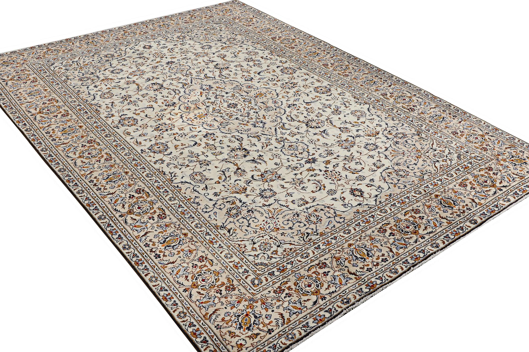 A Kashan carpet, c. 346 x 250 cm.
