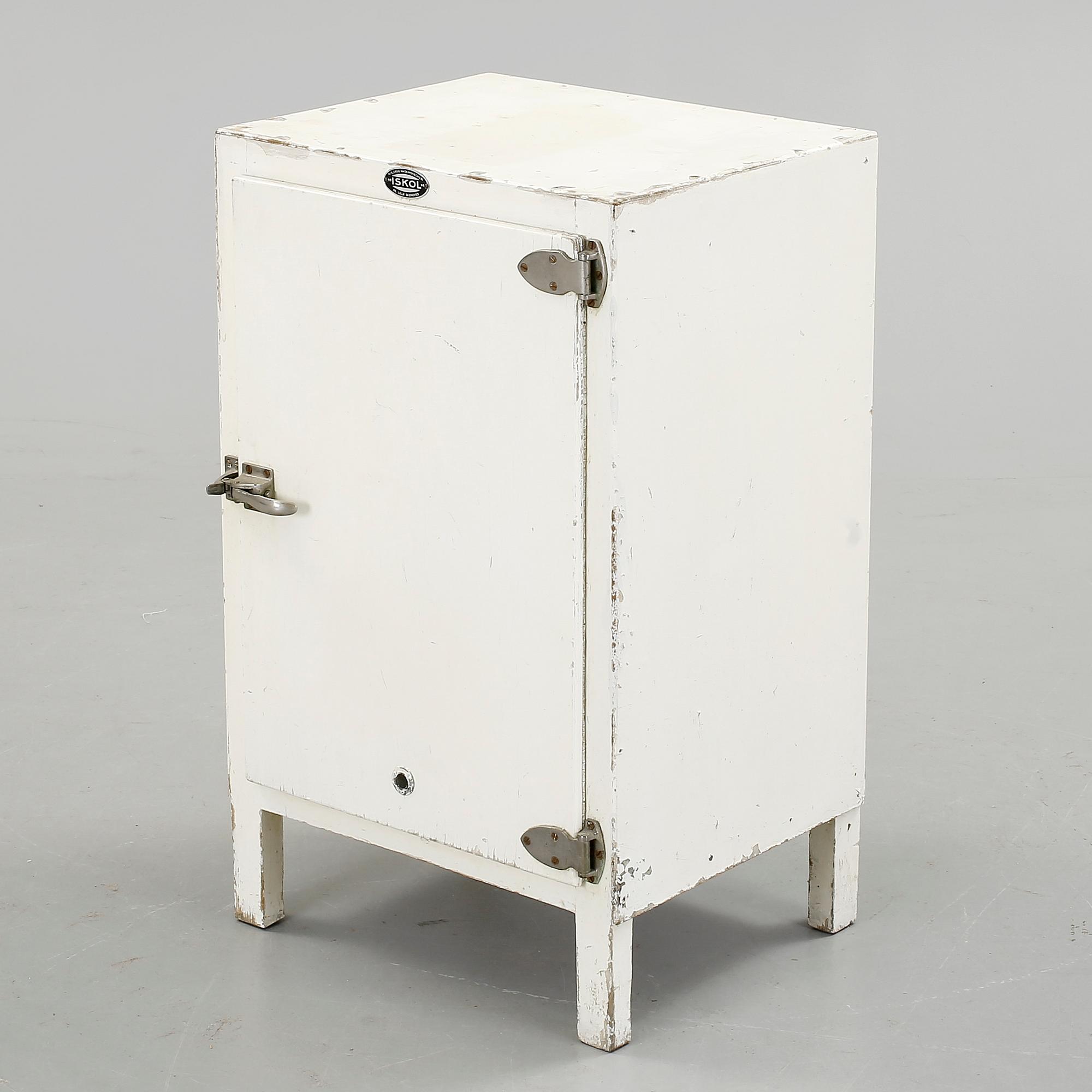 KYLSKÅP, "Iskol", Jersie Maskinsnedkeri Lille Skensved, 1900-tal.