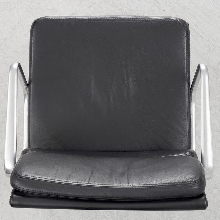 Charles & Ray Eames, "Soft Pad Chair EA 208", Vitra.