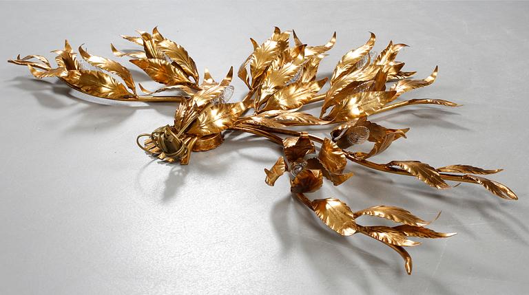 A wall lamp from the second half of the 20th century.