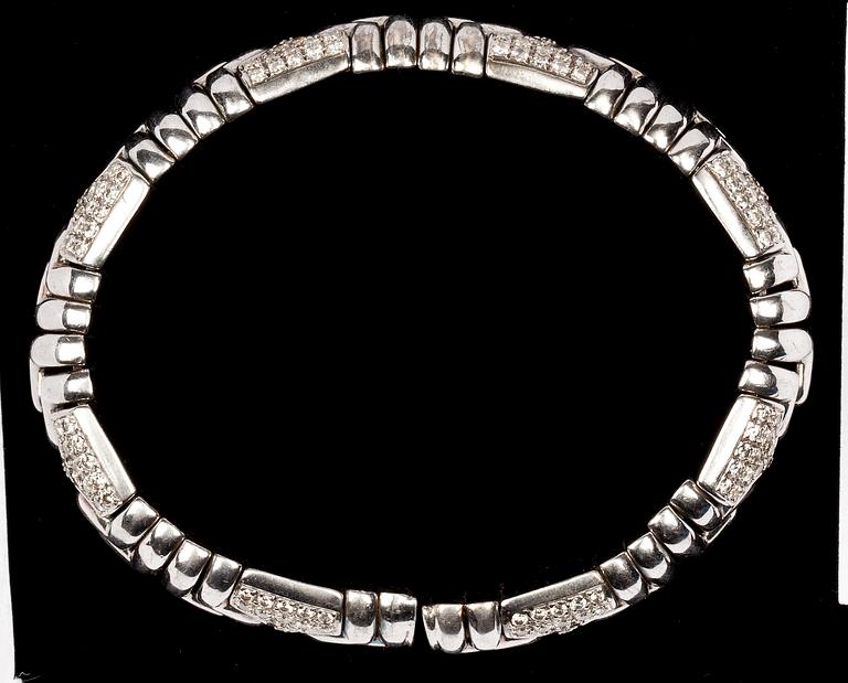 ARMBAND, 228 briljantslipade diamanter, tot. ca 5 ct.