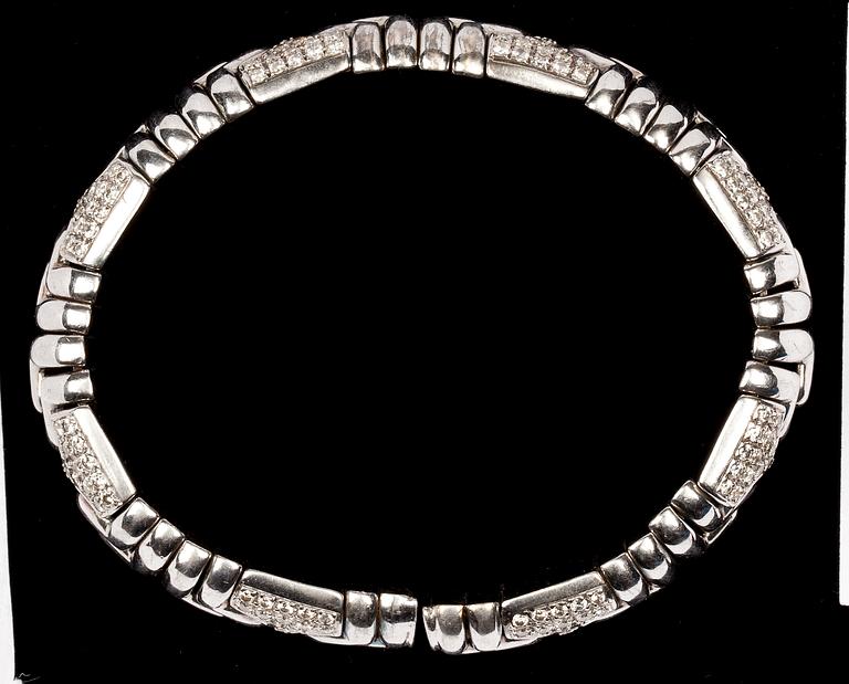 A diamond bracelet/bangle, tot. app. 5 cts.