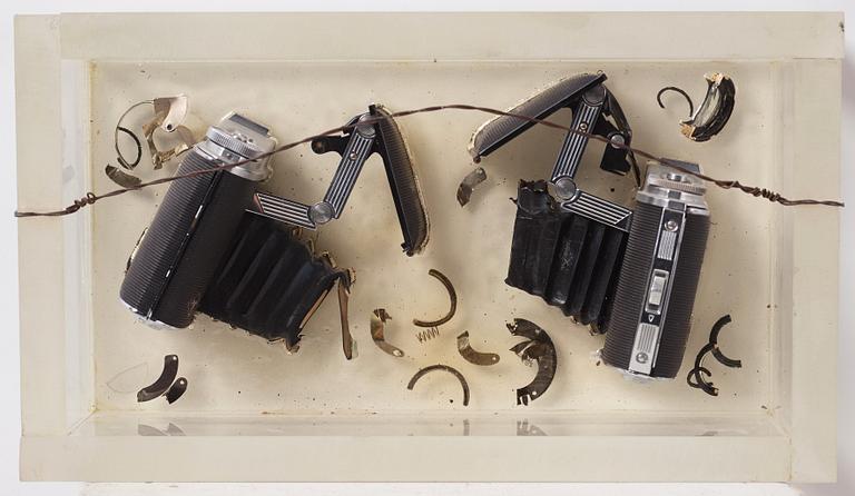 Arman (Armand Pierre Fernandez), Accumulation with parts of a kamera.