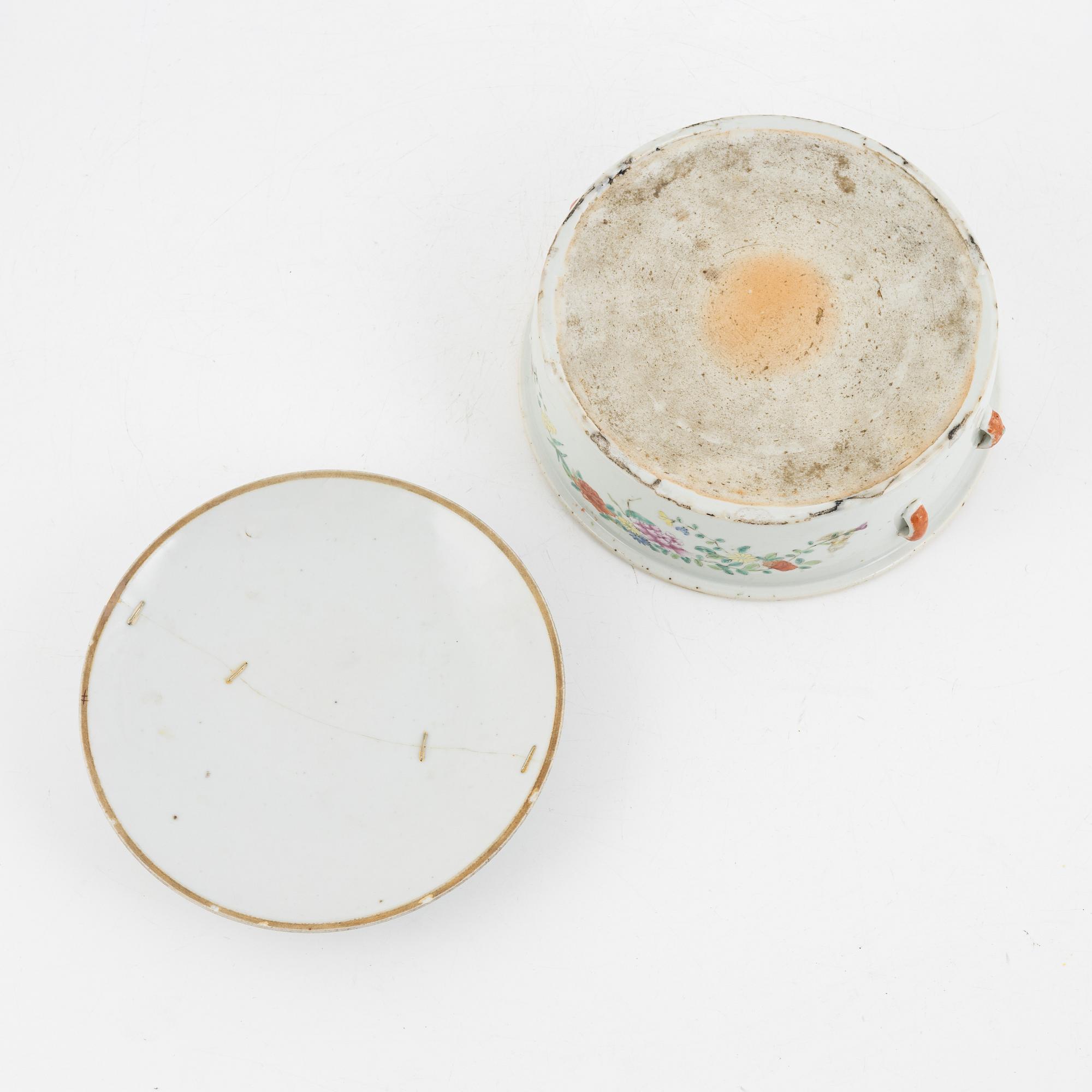 Karott med lock, porslin, Kina, 1800-tal.