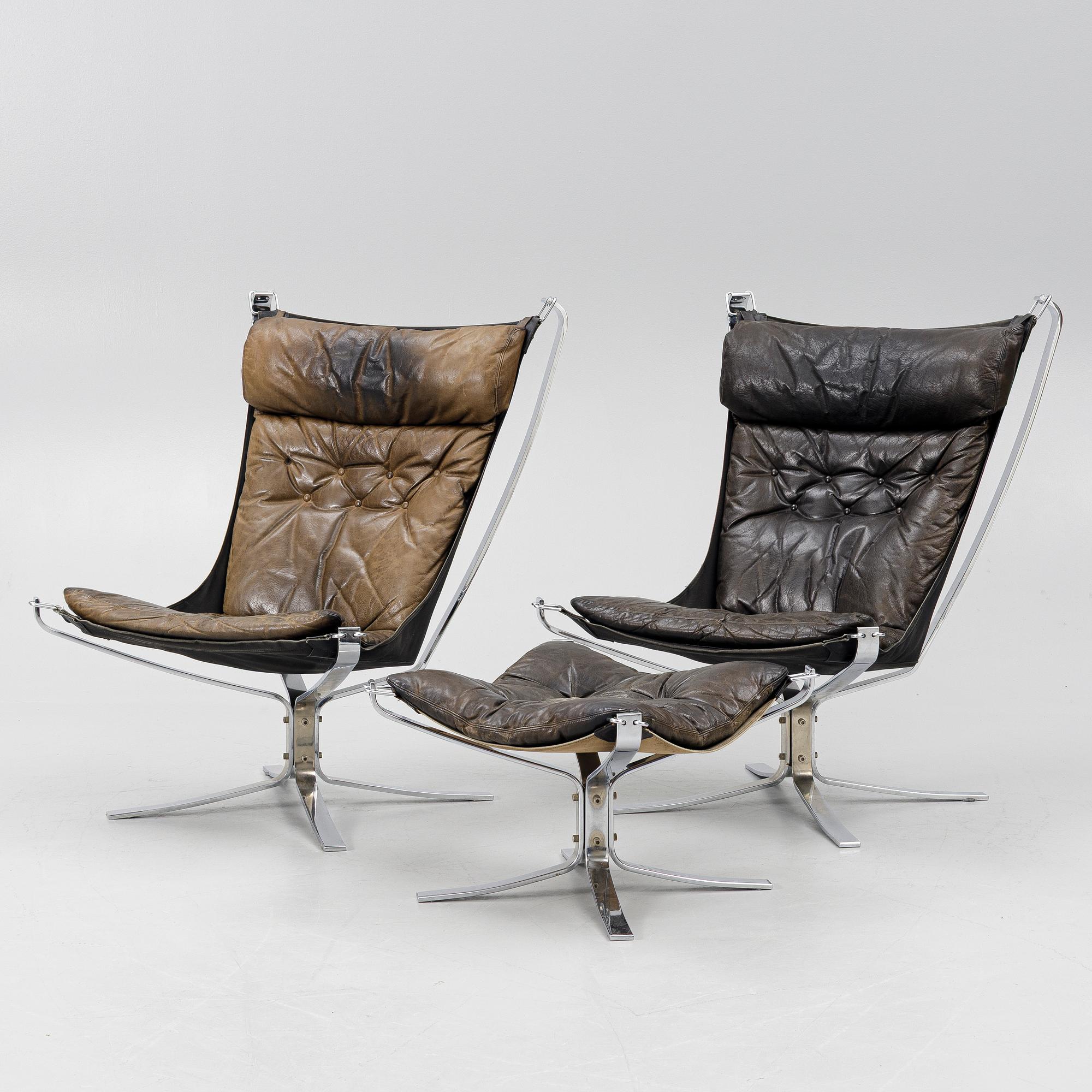 Sigurd Ressel, a pair of 'Falcon chair' easy chairs with an ottoman, Vatne Möbler, Norway, 1970s.