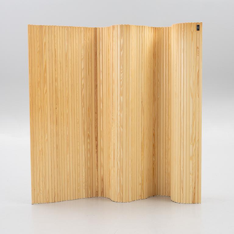 Alvar Aalto, a model 100 screen/room divider, Artek, Finland, 21st century.