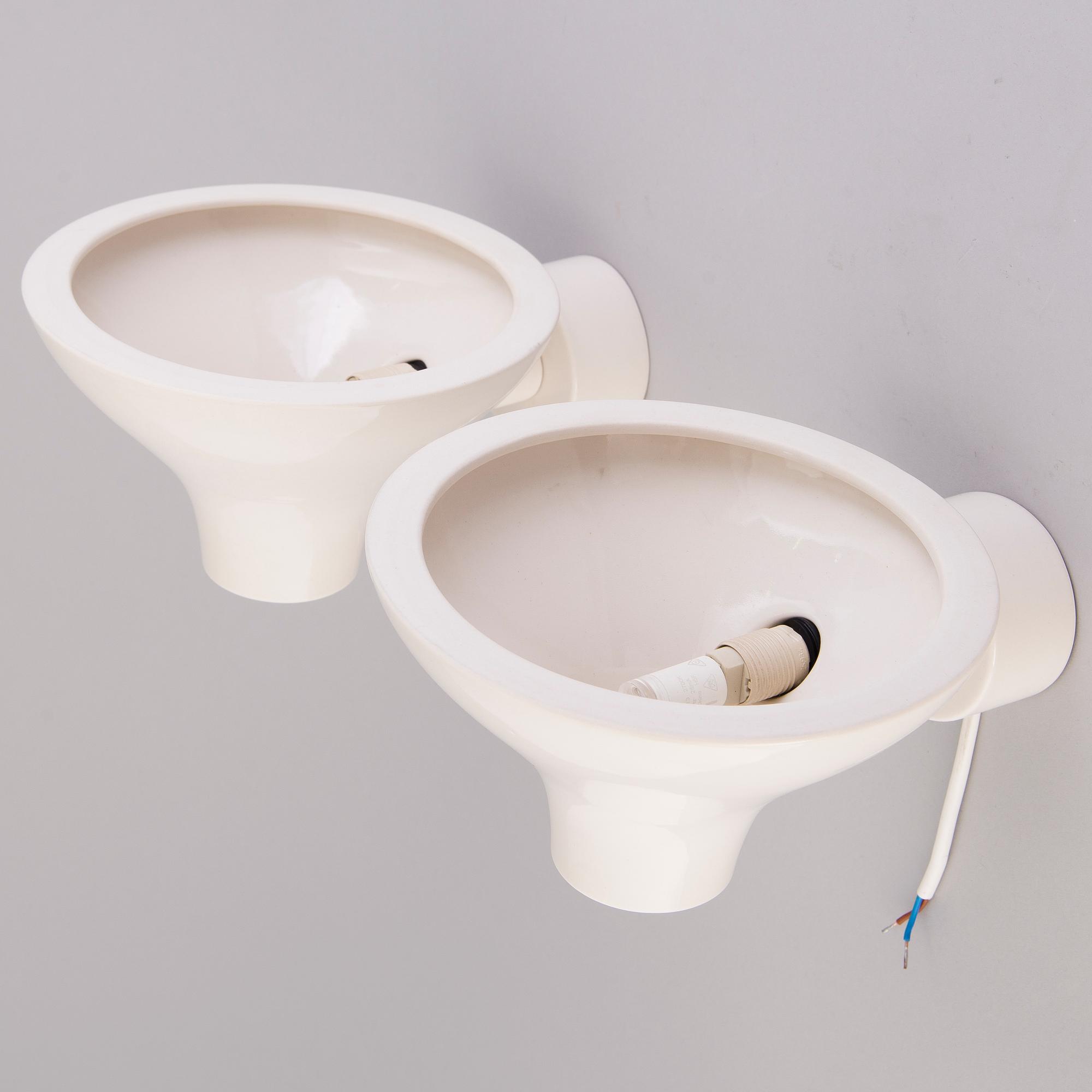 JUKKA KORPIHETE, vägglampor, ett par, tillverkare Byrolights, 2006.