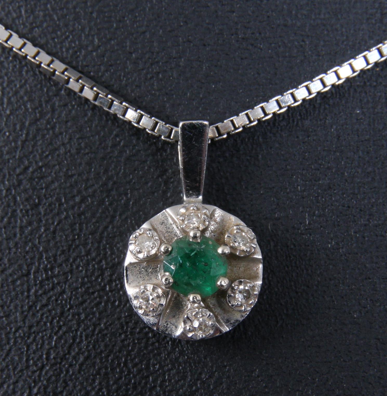 HALSBAND, brilljanter samt vitguld.