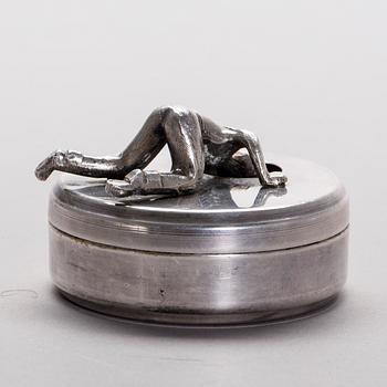 MANSCHETTKNAPPSASK, "Originell", vitmetall, Widerholm & Dahlberg, Eskilstuna, 1900-talets mitt.