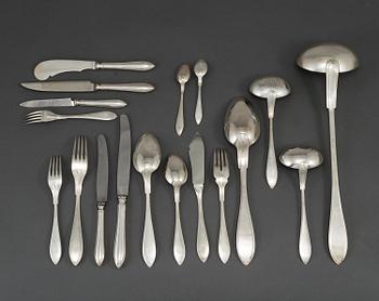 154 psc silver cutlery, GAB Stockholm, mostly 1911-12, in oak case.